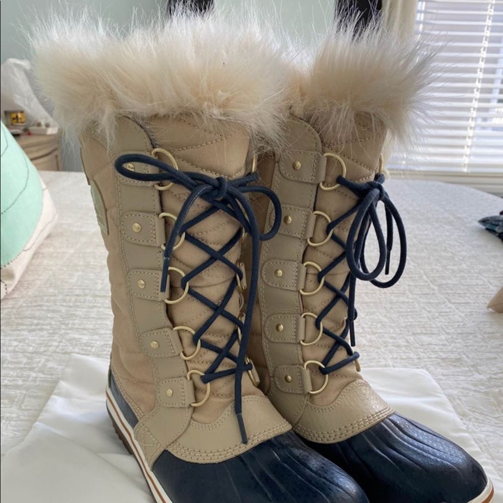 Sorel Tofino woman’s boots size 9